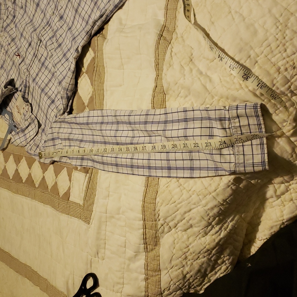 Hollister like new. Absolutely gorgeous Button down, collar shirt - Picture 9 of 9